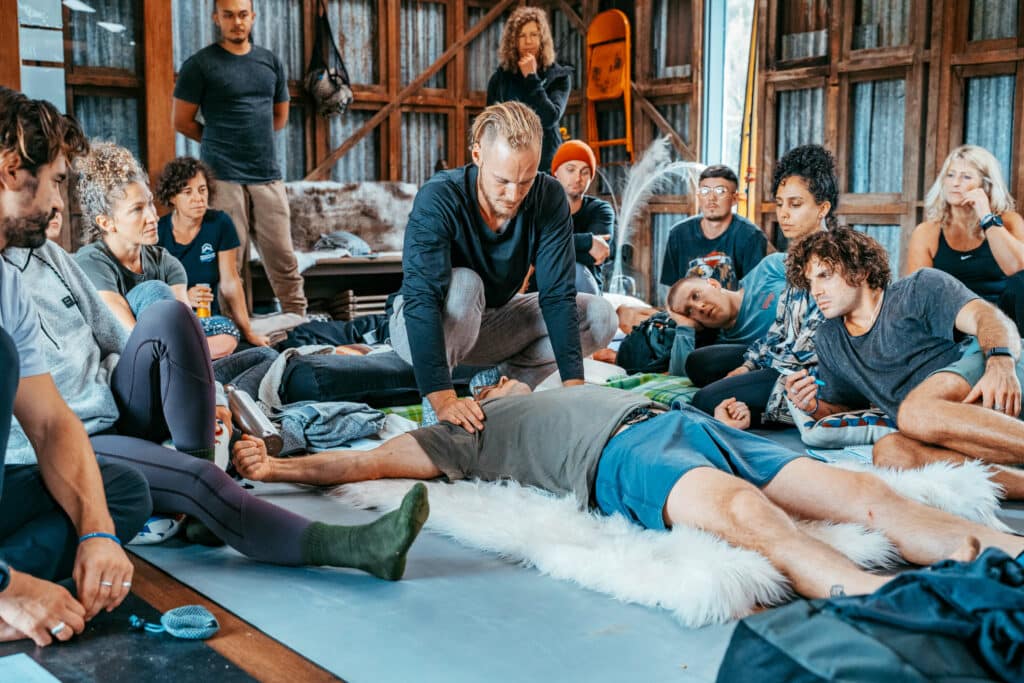 Johannes Egberts showing how to perform a specific breathwork technique